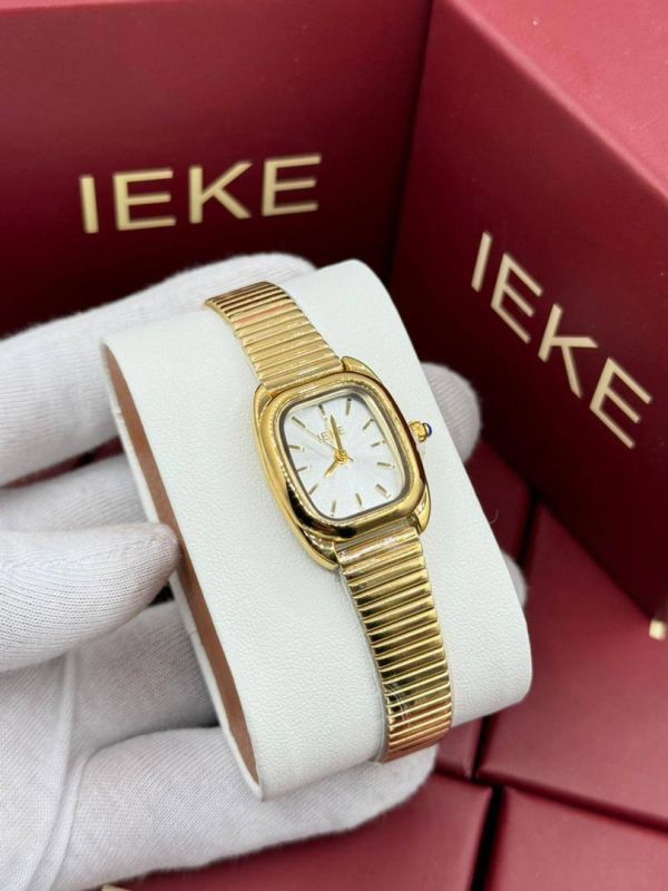 ✨ Montre IEKE Carré Gold Fond Blanc ✨