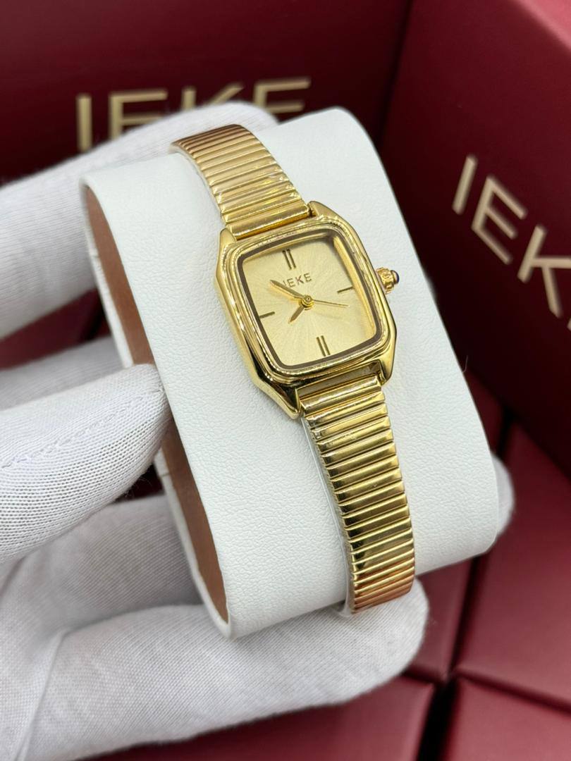 Montre Carrée Dorée Classique