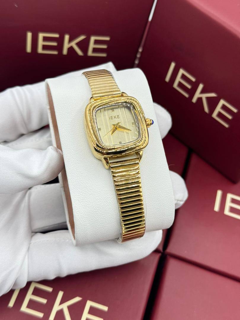 Montre Carrée Biseautée Dorée
